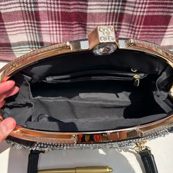 NWOT quality women’s purse! Crystals and rhinestones - Picture 4 of 9